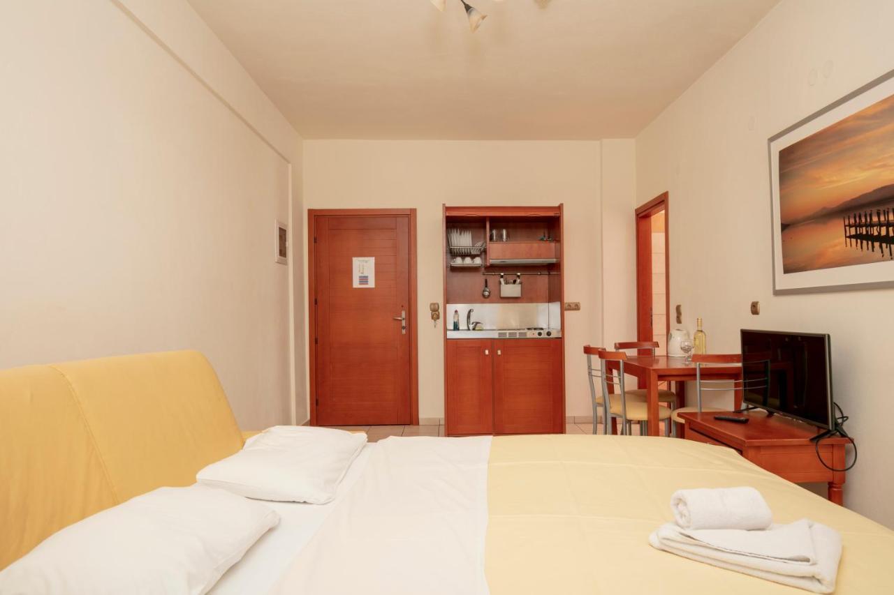 Mediterranean Beach Hotel Скала-Рахониу Экстерьер фото
