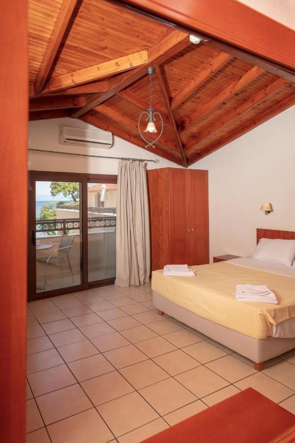 Mediterranean Beach Hotel Скала-Рахониу Экстерьер фото