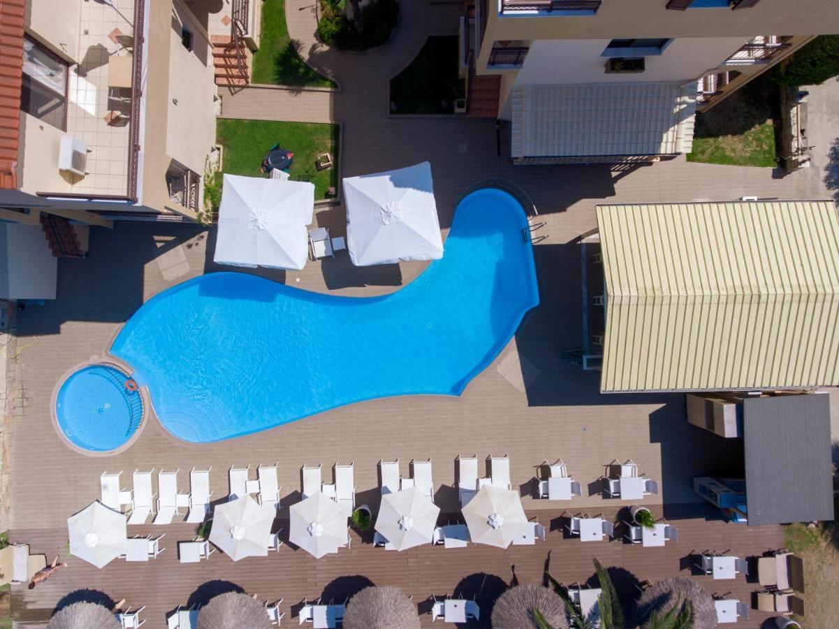 Mediterranean Beach Hotel Скала-Рахониу Экстерьер фото