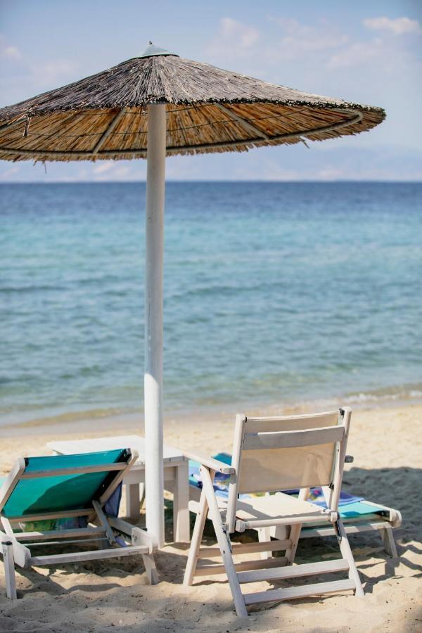 Mediterranean Beach Hotel Скала-Рахониу Экстерьер фото